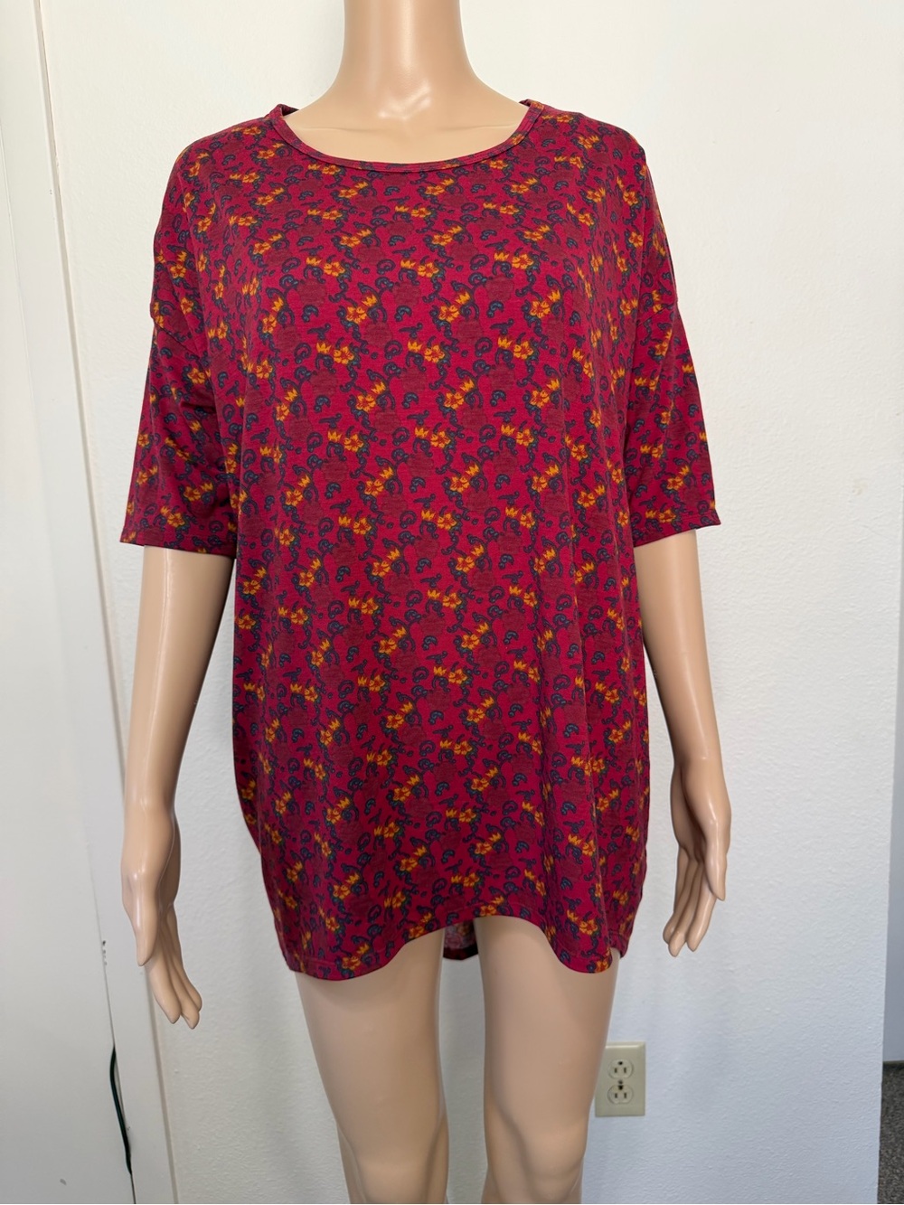 NWT LuLaRoe Red Floral Short Sleeve Tee Size S